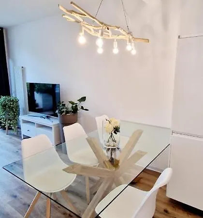 別荘 Mantegna Boutique Apartment, 75mq, 100mt From The Lake, Free Parking *
