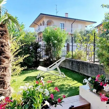 別荘 Mantegna Boutique Apartment, 75mq, 100mt From The Lake, Free Parking