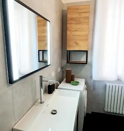 Mantegna Boutique Apartment, 75mq, 100mt From The Lake, Free Parking Holiday home *