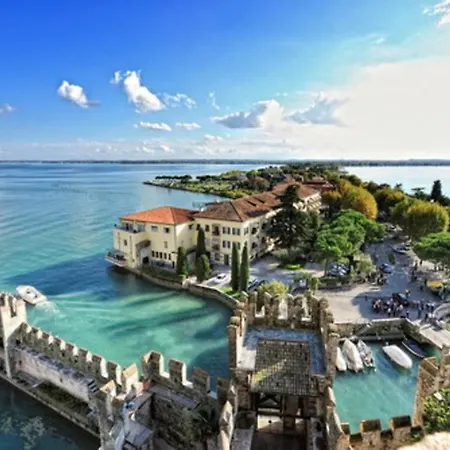 Mantegna Boutique Apartment, 75mq, 100mt From The Lake, Free Parking * シルミオーネ