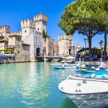 Mantegna Boutique Apartment, 75mq, 100mt From The Lake, Free Parking Holiday home *